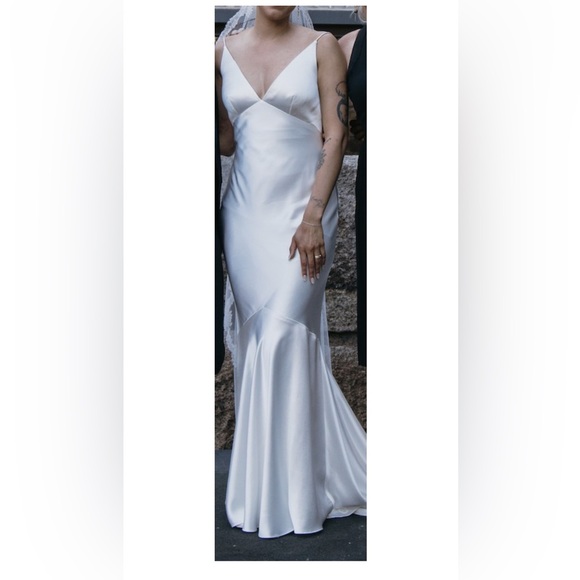 Theia Couture Wedding Dress - Picture 3 of 5